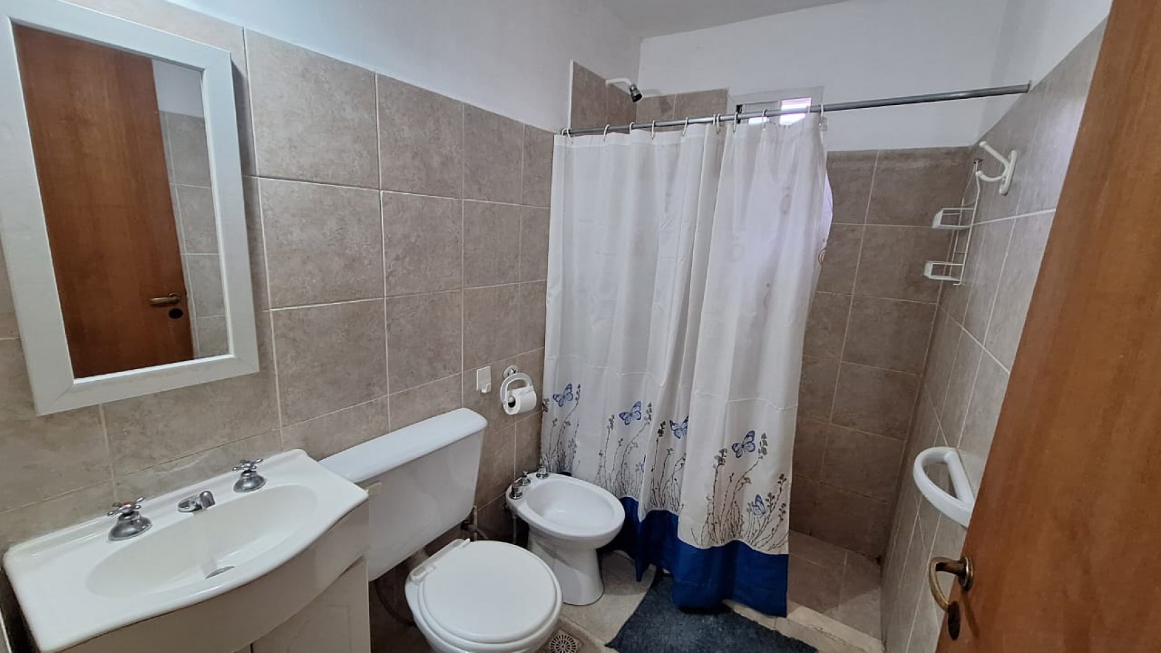 VENTA DE ALOJAMIENTO TURISTICO CON CASA Y GARAJE EN PLAYAS DORADAS RIO NEGRO