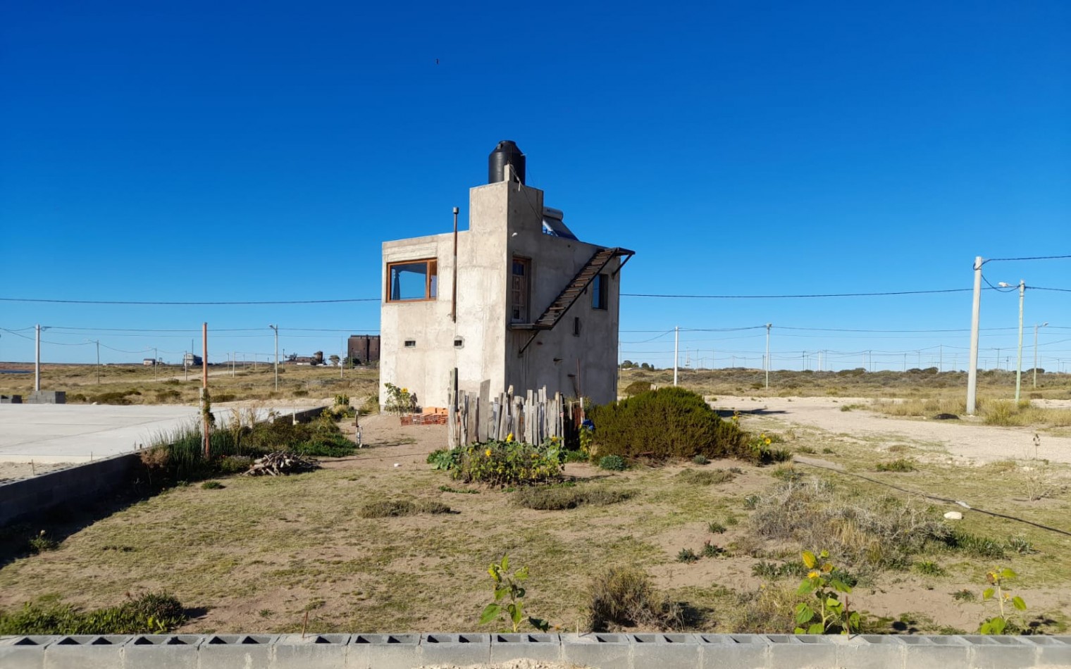 CASA EN ALQUILER Y A LA VENTA EN COSTA DORADA A CERACANIA DEL PUERTO PUENTA COLORADA