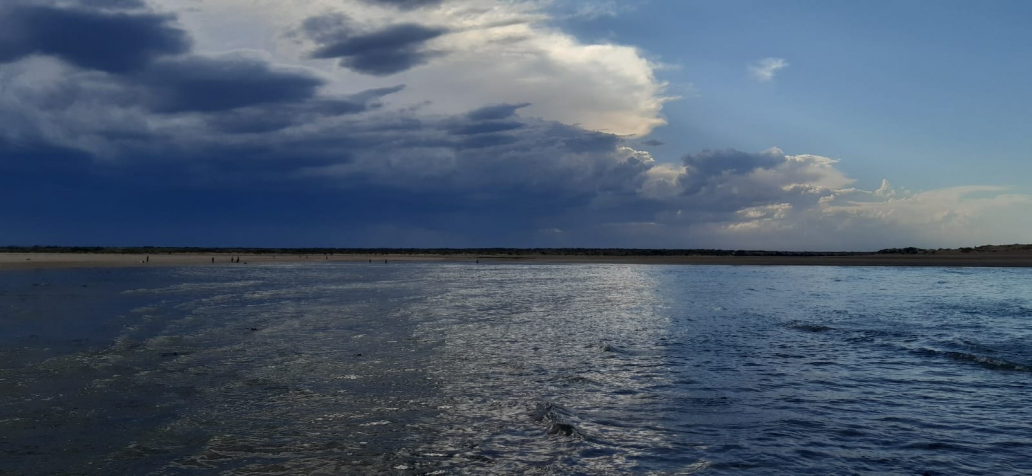 VENTA CASA CON PILETA EN PLAYAS DORADAS RIO NEGRO